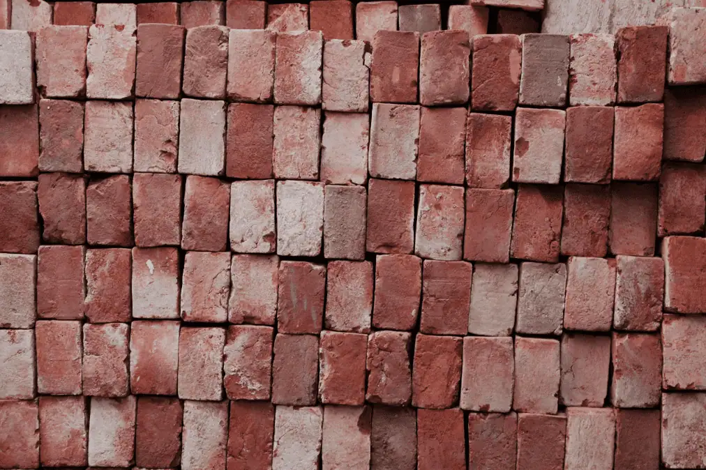 Awwal VS Laal Peti Bricks